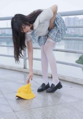 被迫沦为女同学的脚奴_1080在线手机播放